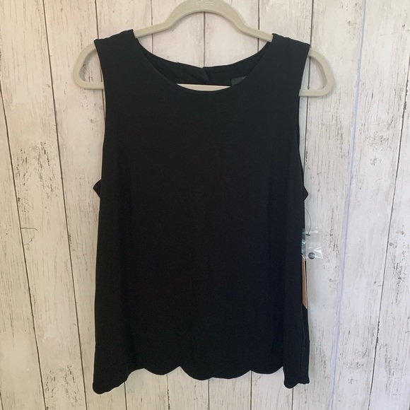 Halogen Tops - NWT Halogen Scallop Trim Split Back Tank Medium